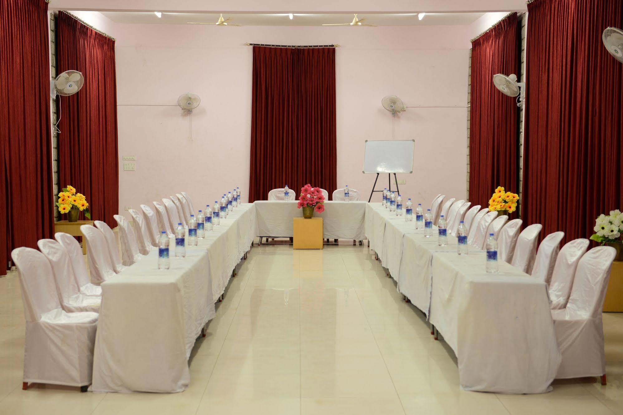 Kstdc Hotel Mayura Yatrinivas Mysuru Zewnętrze zdjęcie